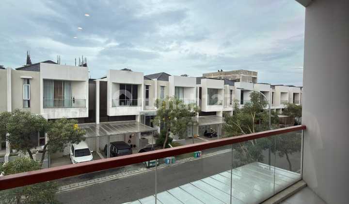 Rumah, 2 Lantai, SHM, Dekat Tempat Ibadah, Full Furnished