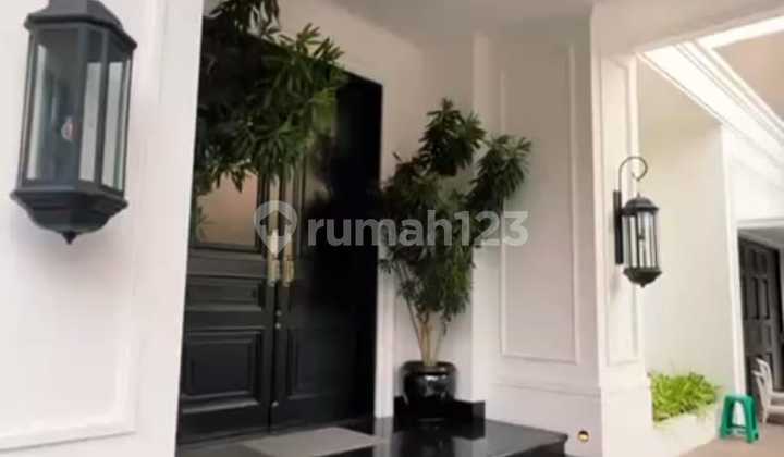 Rumah Bagus Semi Furnished SHM Kebayoran Lama, Jakarta Selatan