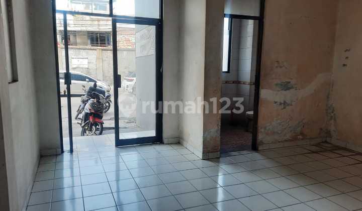 For Rent 180sqm Ruko Good SHM On Sujarjo South Jakarta 9.24