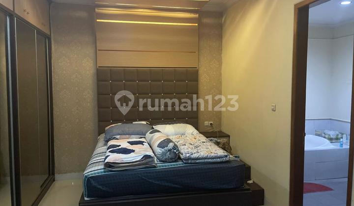  Rumah di Pegangsaan, Jakarta Pusat Luas tanah 134m2  Furniture pintu dan tangga semua full kayu jati Harga 9,5M 06.25