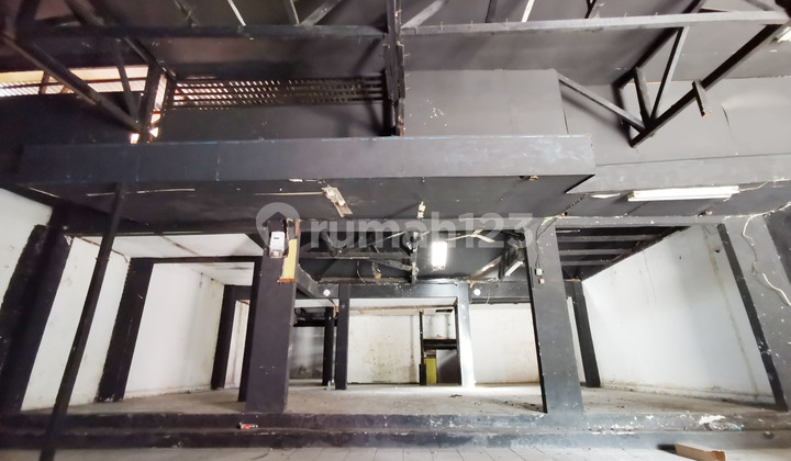 Shop House for Rent in Bandung City for Restaurant, Cafe, and Business in Karapitan