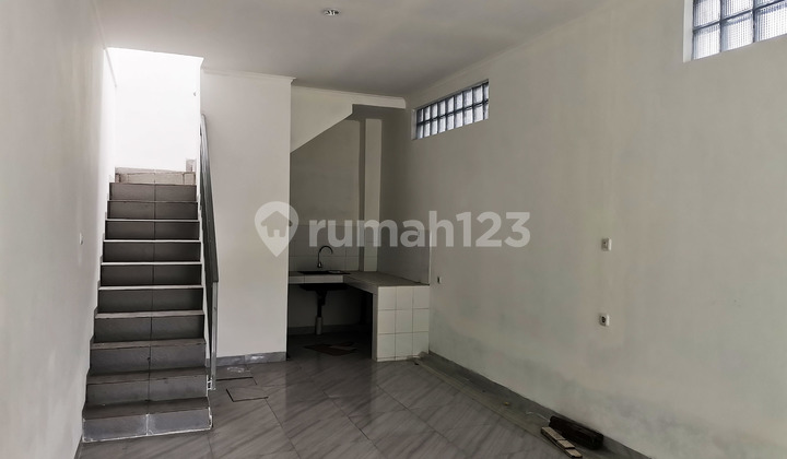 For Rent: Main Road Dago Bandung Shop House, Suitable for Business, Food and Beverage, and Office. 2