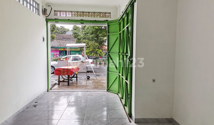 For Rent: Main Road Dago Bandung Shop House, Suitable for Business, Food and Beverage, and Office. For Rent: Main Road Dago Bandung Shop House, Suitable for Business, Food and Beverage, and Office.