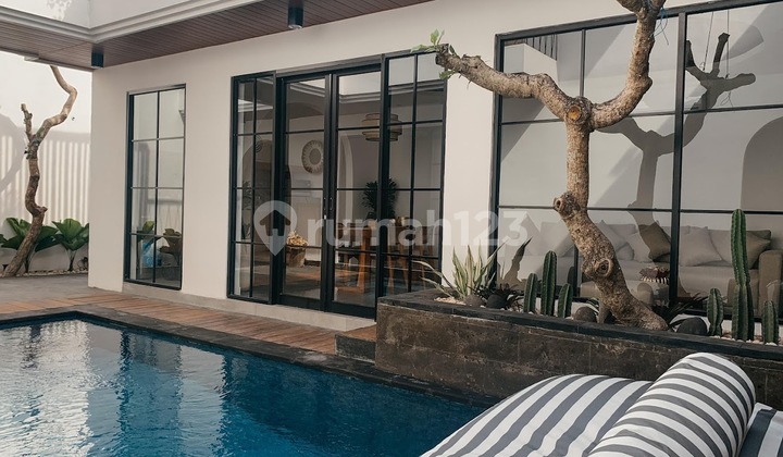 Luxury Villa di Canggu Dekat Finns Beach Club Dijual Cepat