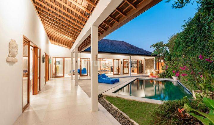 Beautiful villa Walking Distance to Batu Bolong beach, Canggu, good for investment  1