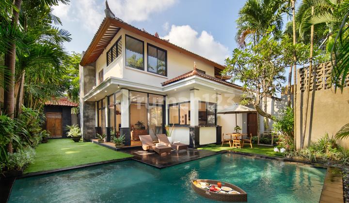 Tropical Beachside Villa in Seminyak Area for Rent