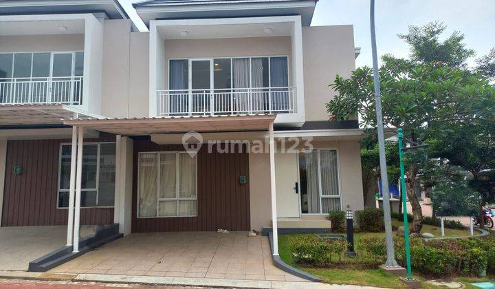 Rumah Mewah 2 Lantai Tengah Kota Cluster Banyak Taman  1