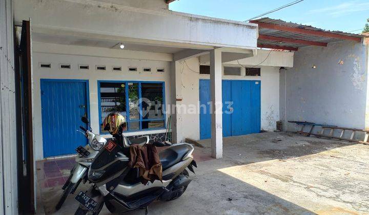 Rumah Tengah Kota di Puspowarno Posisi Hook di Jalan Utama 2