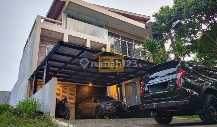 Dijual Rumah Mewah di Graha Taman Pelangi Bsb City 1