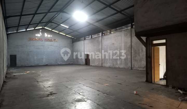 Gudang lebar muka 28 meter jl Abdulrahman Saleh Dekat Bandara 2