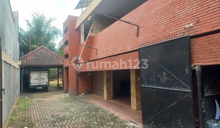 Rumah Luas Cocok untuk Kantor di Candisari Dekat Jl Sriwijaya 2
