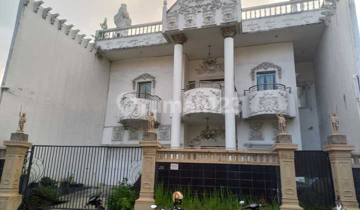 Disewakan Rumah Classic Eropa Di Jangli Raya Ada Roof Top 2