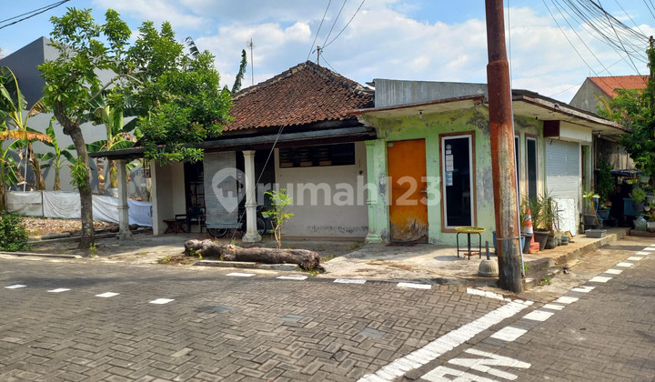 Rumah Murah Hook di jl Kelud Gajah Mungkur lebar 10 meter 1