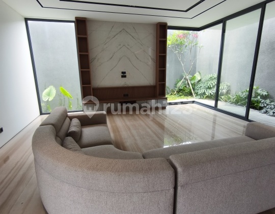 New and Luxurious Semi-Furnished House with Swimming Pool in Gajah Mungkur 2