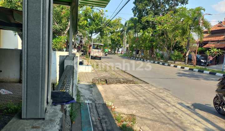 House for sale in Tlogosari Kulon, Pedurungan, needs renovation. 2