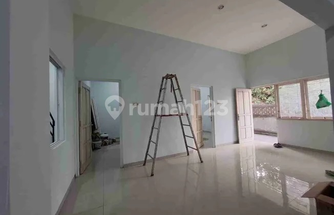 Rumah Bebas Banjir di Tanahmas Semarang Like New Siap Pakai 2