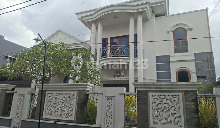 Luxury House with Swimming Pool in Bulusan, Tembalang, Semarang 1