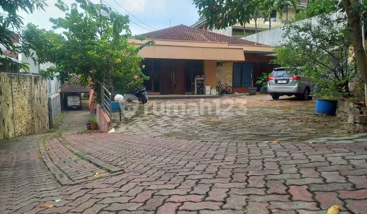 Rumah Luas Cocok untuk Kantor di Candisari Dekat Jl Sriwijaya 1