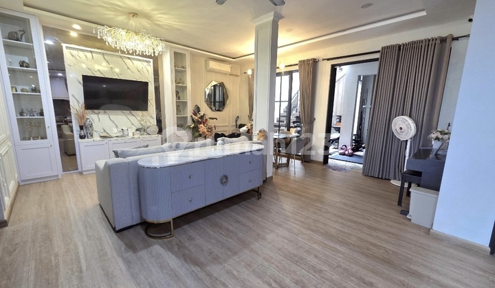 Luxury House in Anggrek Graha Padma Complex Semarang 1