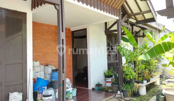 Rumah Tengah Kota Bebas Banjir Jalan Lebar di Pondok Indraprasta 2