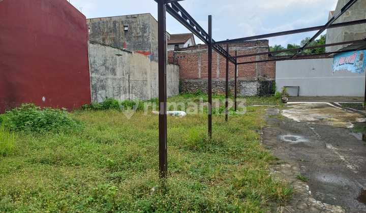 Affordable land for rent, suitable for business on Gajahmungkur main road. 1