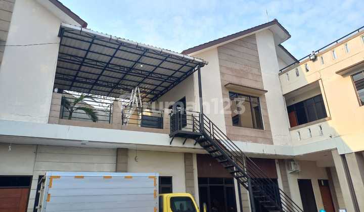 Disewakan Lantai 2 jl Supriyadi Kalicari Bisa truk Bebas Banjir