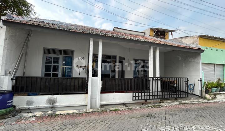 Quick Sale Ready to Live In Wide Road House Land Free from Flood 2