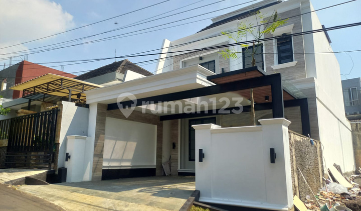 Dijual Rumah Mewah 2 lantai di Bukit Sari Banyumanik Semarang 2