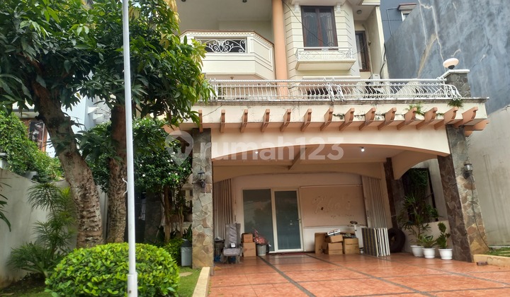 Ready-to-Occupy Luxury House in Bukit Sari Banyumanik 2