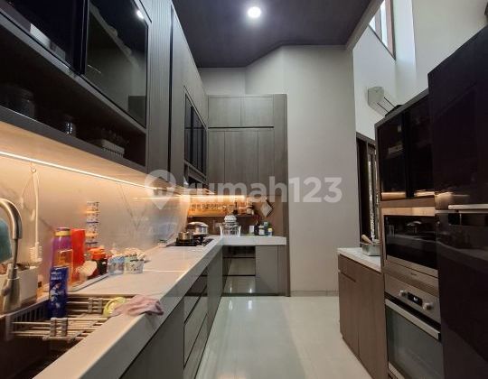 Luxury House in Pleburan Raya Near Telogorejo Semarang Close to Simpang Lima 2