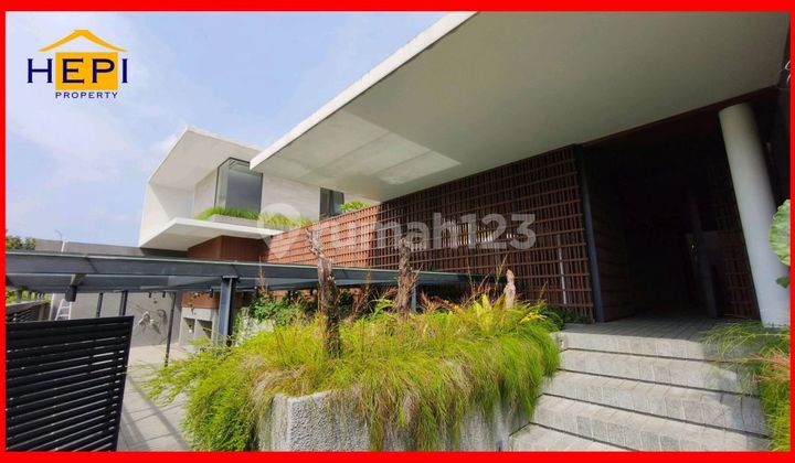 New and Luxurious Semi-Furnished House with Swimming Pool in Gajah Mungkur 1