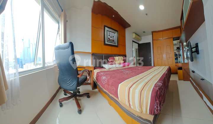 Jual Apartemen Cosmo Mansion 3 Bedroom Lantai Tinggi Furnished
