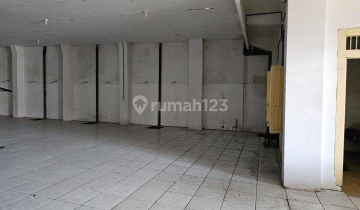 Rumah Usaha Strategis Murah Siap Huni di Jl Madura Blitar 4