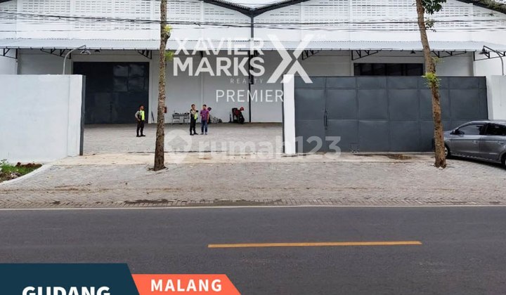Warehouse Axis New Road Building in Karangpandan Malang