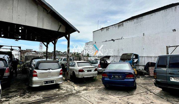 Rumah Usaha Poros di Jalan Mayjend Panjaitan Malang 2