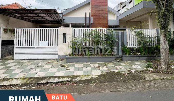 A Step Away to Jatim Park in Sisir Batu A Step Away to Jatim Park in Sisir Batu