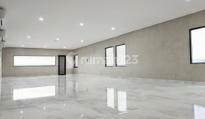 Office for Rent in a Strategic Area, Close to the Airport and Toll Road 2