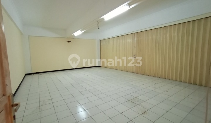 Ready-to-use building for sale in Citarum. 2