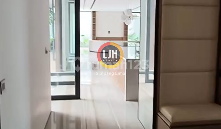 Dijual Rumah Mewah, 2 Lantai, Gajah Mungkur 2