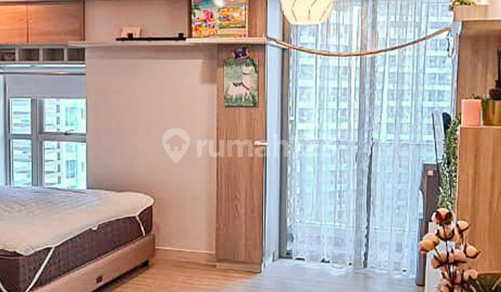 Taman Anggrek Residences Fully Furnished 1 Bedroom, Middle Floor, Pool View