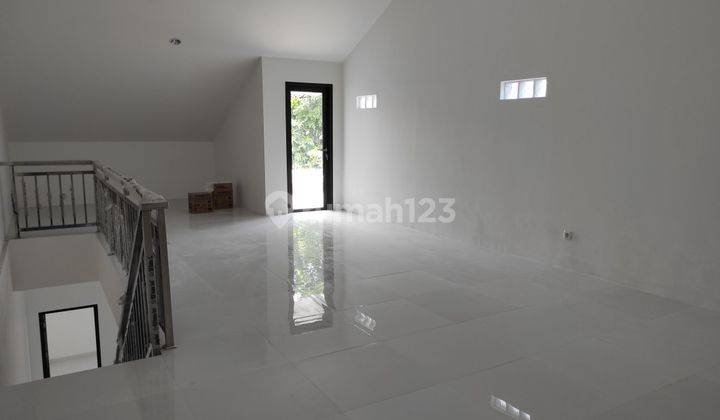 BURUAN HANYA 2 UNIT..RUMAH MODERN MINIMALIS 2,5 LANTAI DI VILLA MELATI MAS, SERPONG TANGERANG 2