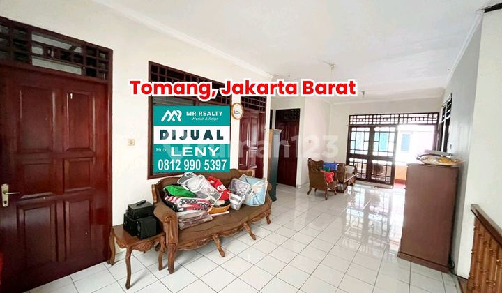 Good and Strategic Location. Move-in Ready House in Tomang, West Jakarta.