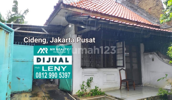 Bu...bu...price drop...old house in Cideng, Central Jakarta, good location, land area included. 2