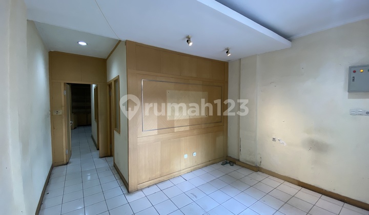 Ready-to-Use Shop House in Duta Merlin Near MRT Ready-to-Use Shop House in Duta Merlin Near MRT