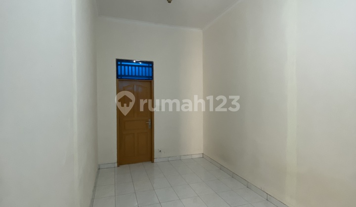 Land House Size 6 X 17 3-Storey Building Suitable for Residence / Business Land House Size 6 X 17 3-Storey Building Suitable for Residence / Business