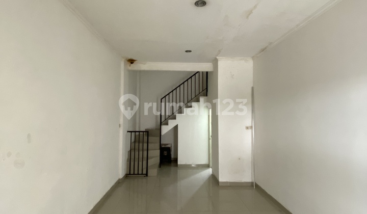 Ready-to-Use Shophouse in Petojo Near Itc Roxy Mas 2