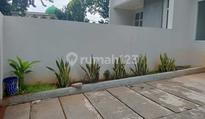 Rumah Baru Lokasi Bagus bisa untuk Usaha atau Semi Kantor 2