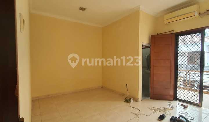 Rare 3-Story Minimalist House in Tomang 2