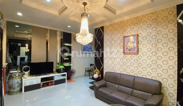 Rumah Siap Huni Lebar 9 di Tomang Semifurnish