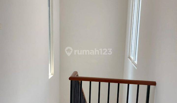 Di Sewakan Rumah 2 Lantai di Cluster Vasana Harapan Indah Sudah Renovasi Lebar 6x18 Kamar3+1 2